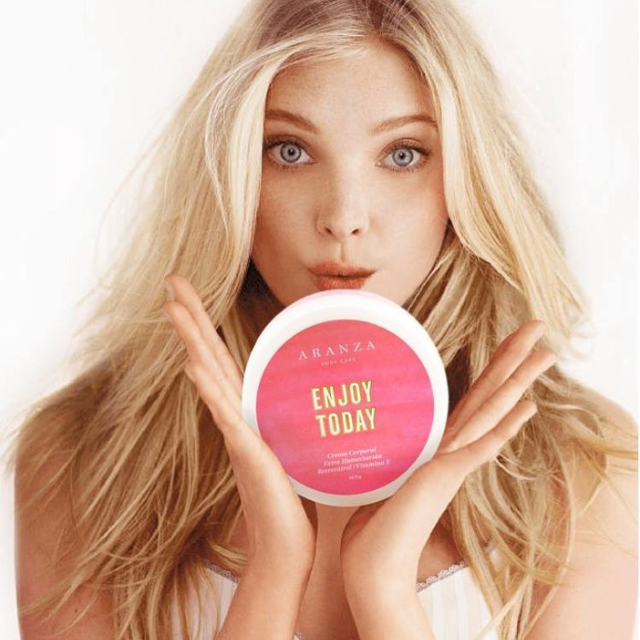 Mantequilla corporal Body Butter Enjoy Today frutos rojos aranza rubia