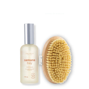 Box  Cepillo exfoliante + aceite corporal aroma almendras