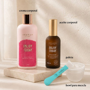 Mascarilla corpora:l óleo corporal 100 ml + Crema corporal hidratante 230 ml. con aroma a frutos rojos