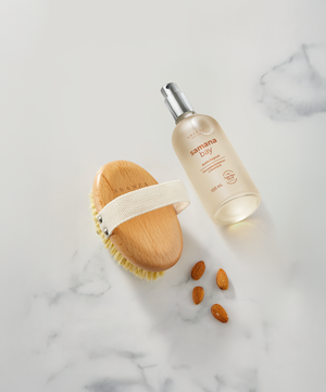 Box  Cepillo exfoliante + aceite corporal aroma almendras
