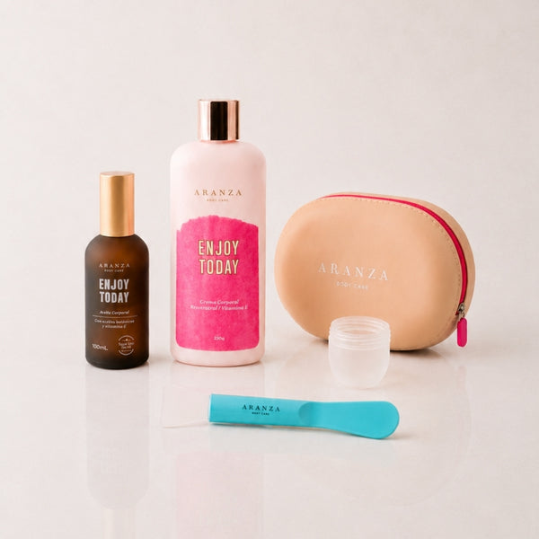Mascarilla corpora:l óleo corporal 100 ml + Crema corporal hidratante 230 ml. con aroma a frutos rojos + NECESER GRATIS
