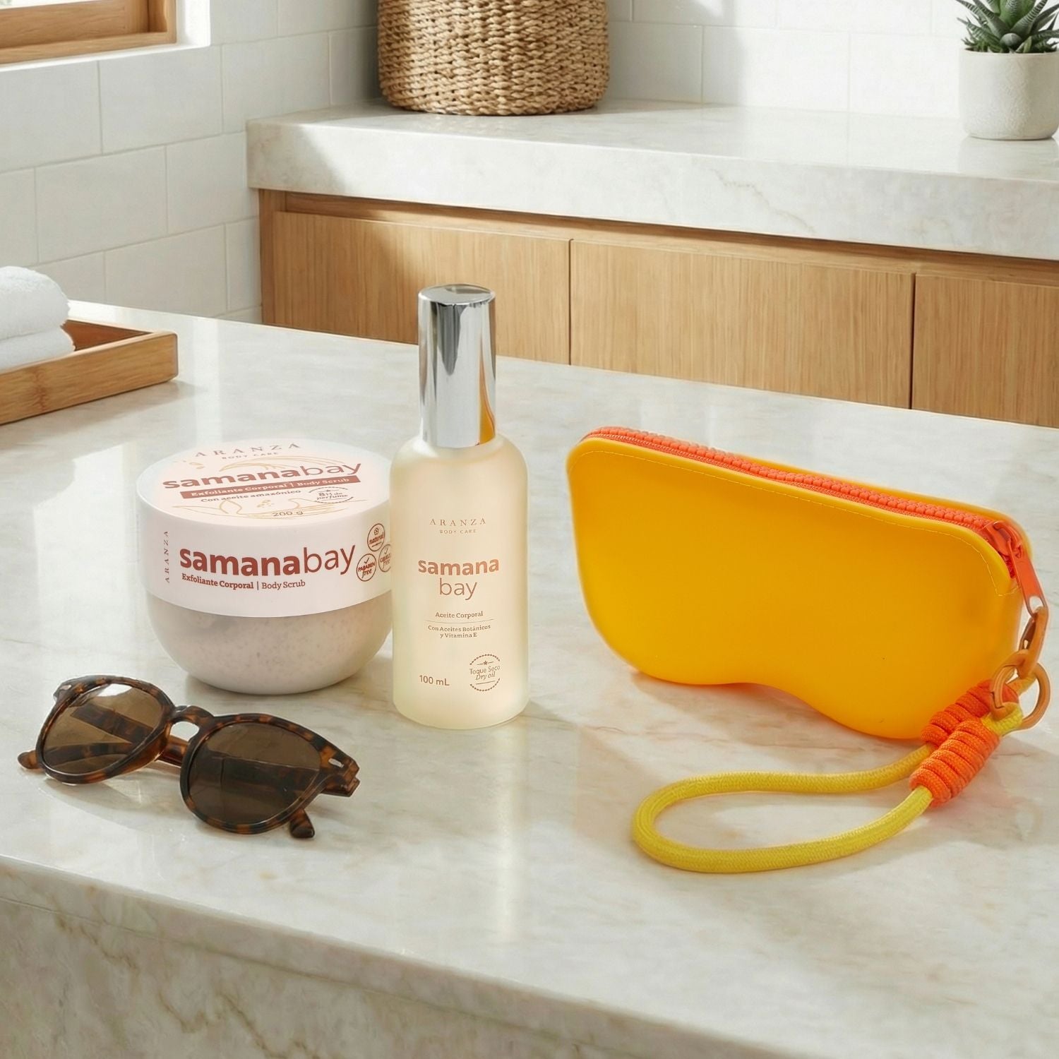 Box Exfoliante corporal 200 gr + Óleo corporal toque seco 100 ml aroma almendras + Case